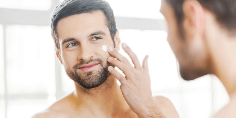 Os melhores tratamentos para pele oleosa masculina